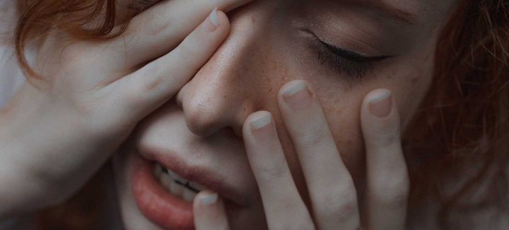Uma mulher ansiosa -  Photo by Ana Bregantin from Pexels
